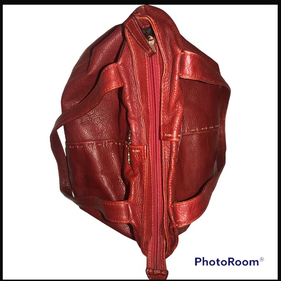 Hidesign Gen Leather Lrg Red Shoulder Bag w/gld hardware Good Preloved Condition - Picture 12 of 15